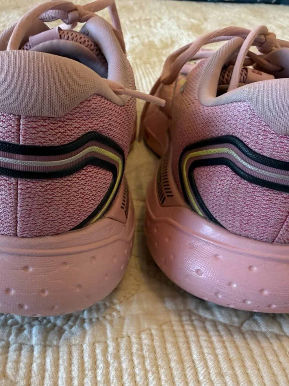 Brooks Pink Glycerin 21 running shoes featuring plush cushion support. Size 9 - Picture 7 of 9